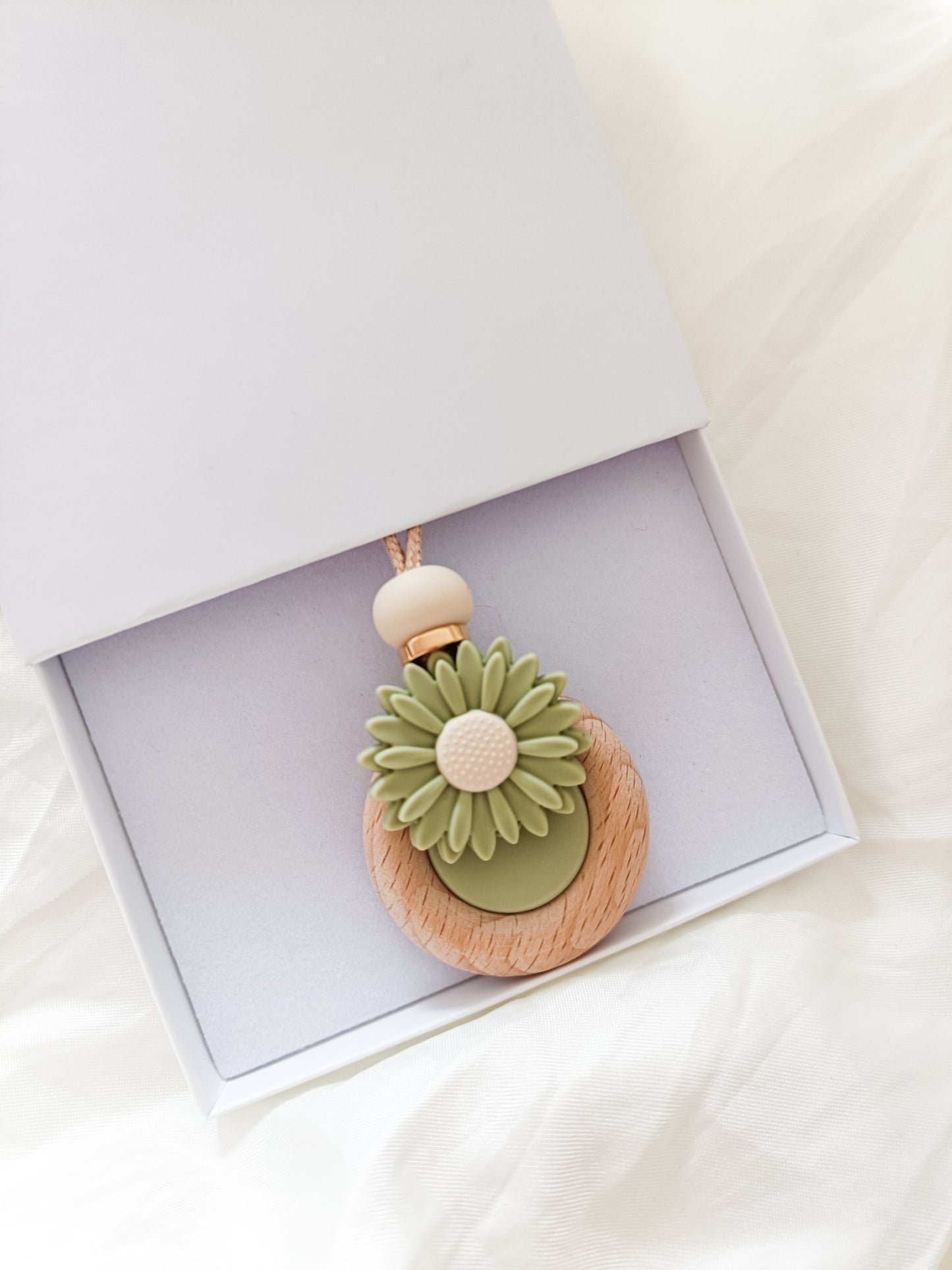 Daisy Bloom Pendant