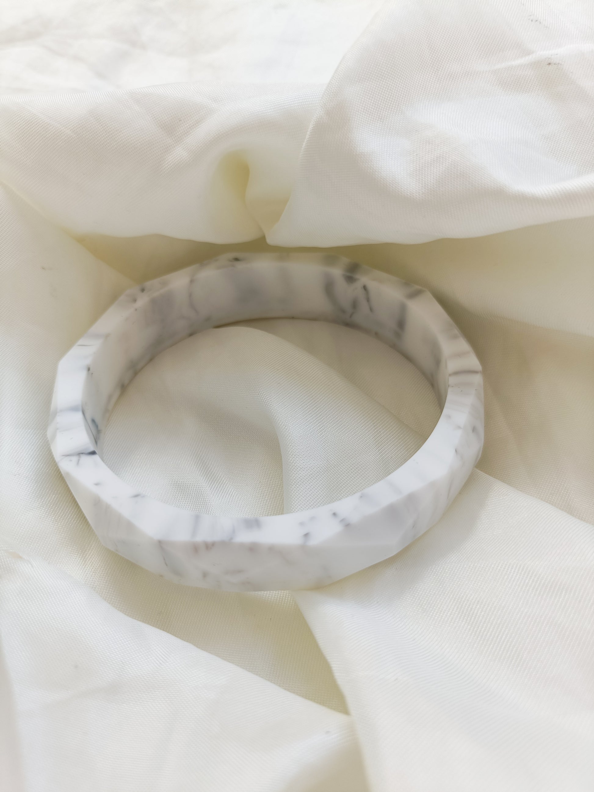 Marble teething bangle blossy mama