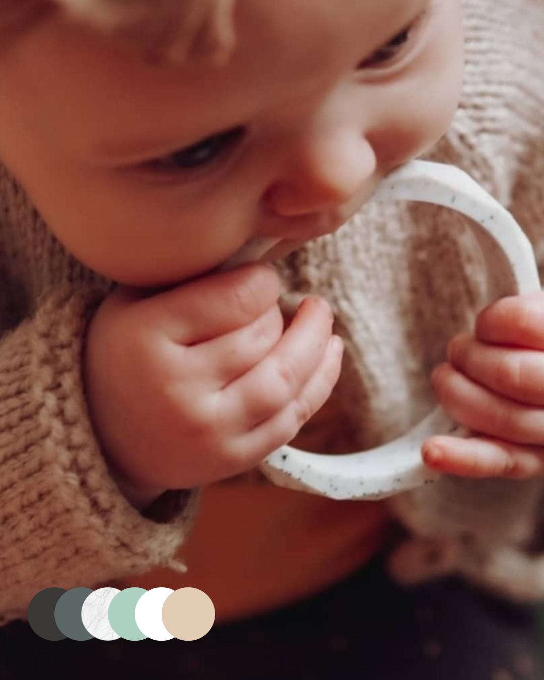Marble teething bangle chewed by child - blossy mama