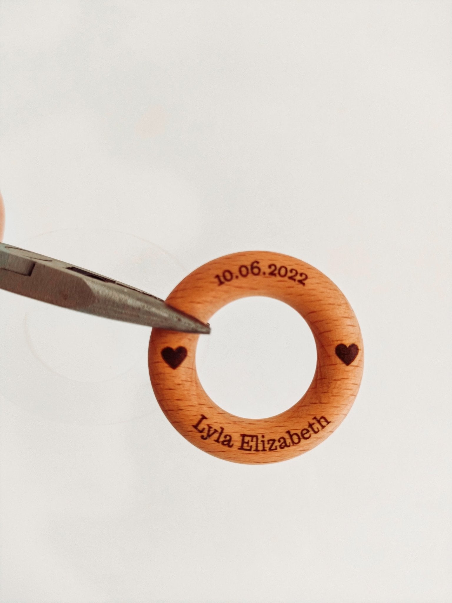 Daisy Bloom feeding necklace showing engraving option to personalise.
