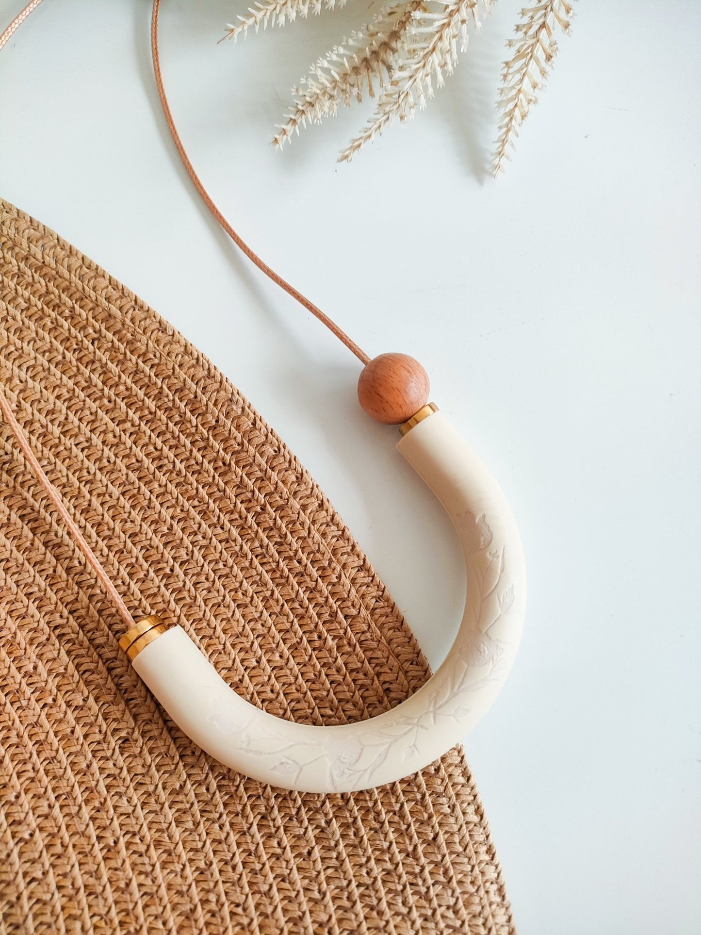 Floral Cream Dream Necklace - Bennie Blooms Breastfeeding, Teething and Fiddle Jewellery at its finest.
