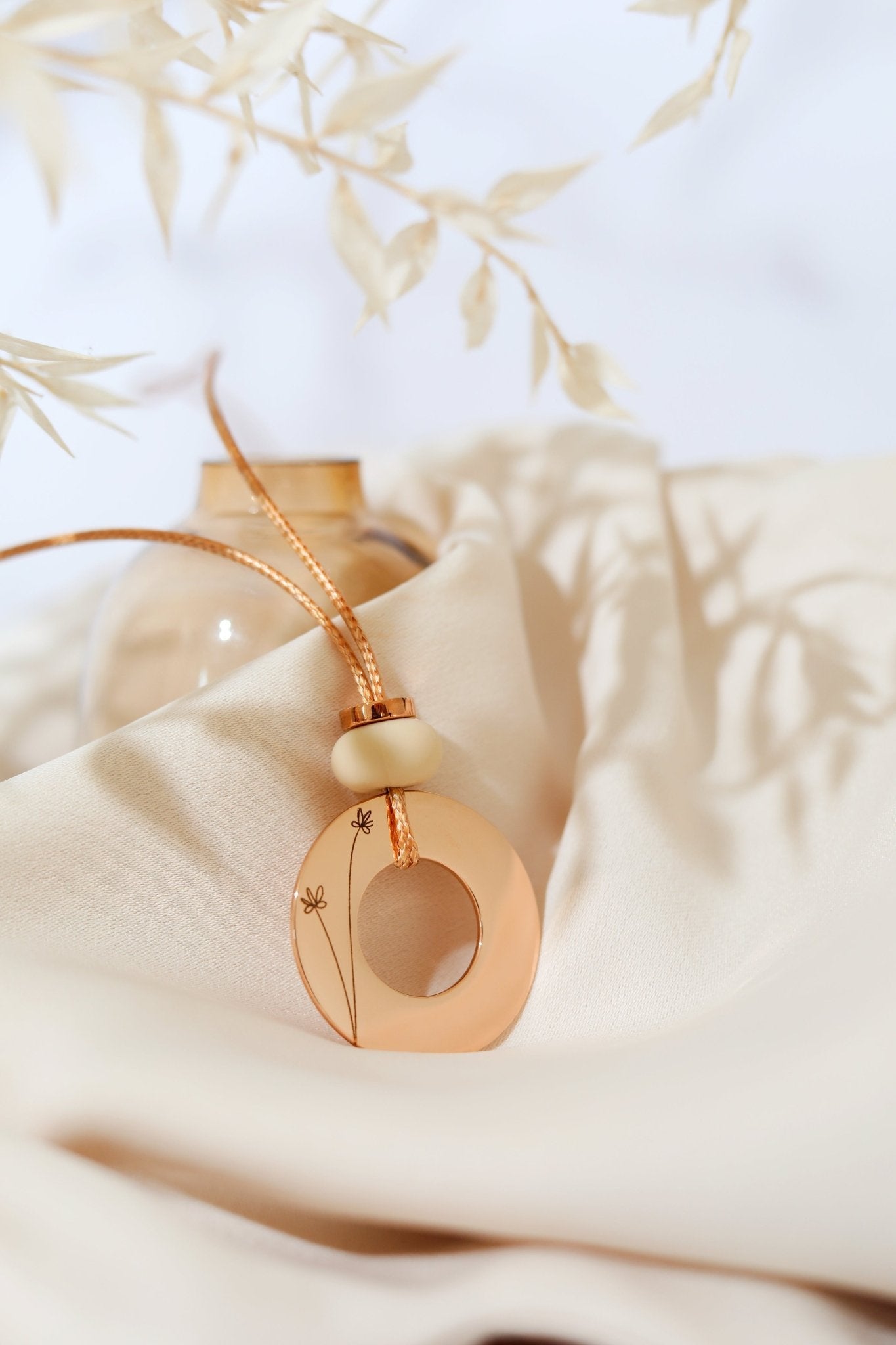 Luxe Bloom Feeding Necklace - Bennie Blooms Breastfeeding, Teething and Fiddle Jewellery at its finest.