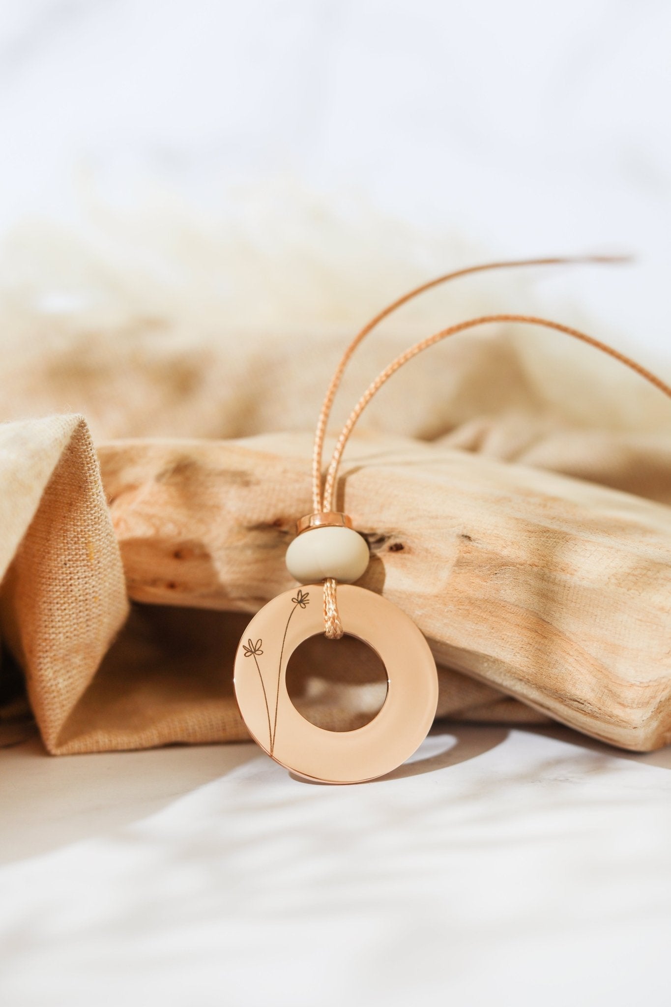 Luxe Bloom Feeding Necklace - Bennie Blooms Breastfeeding, Teething and Fiddle Jewellery at its finest.