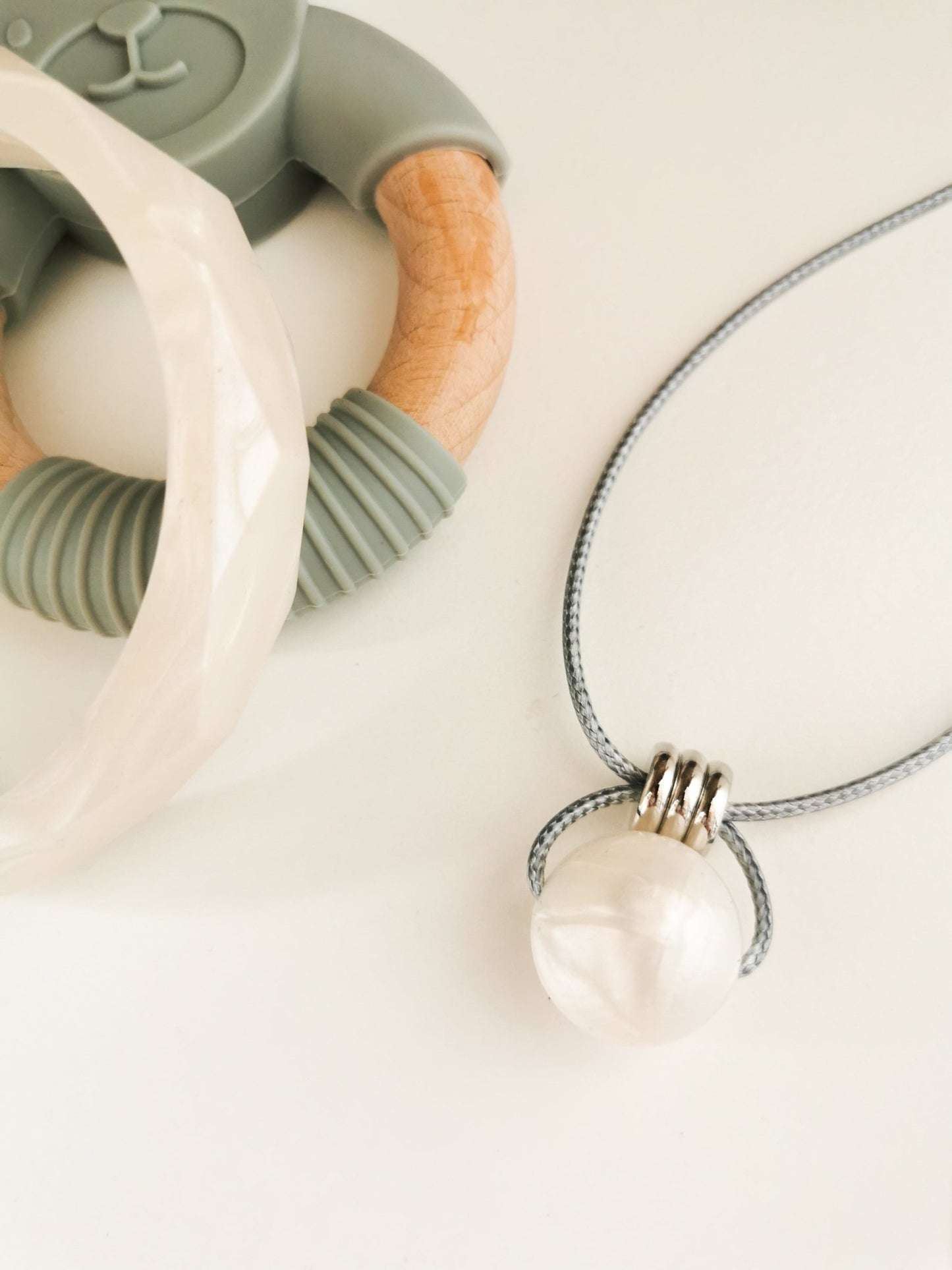 Silver pearl Pendant - Bennie blooms