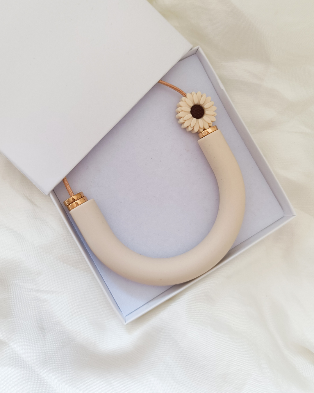 flower nursing necklace made from silicone