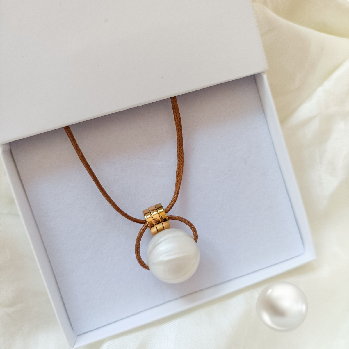 Antique Pearl Silicone Necklace.