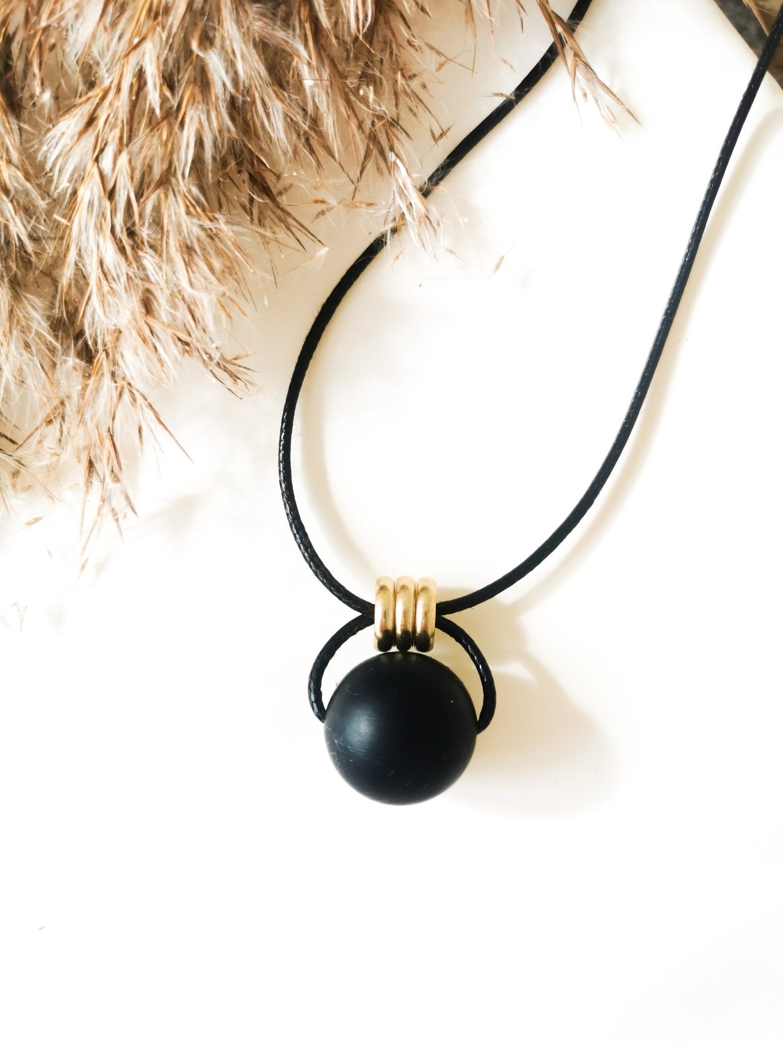 Black and Gold Pendant - Bennie blooms