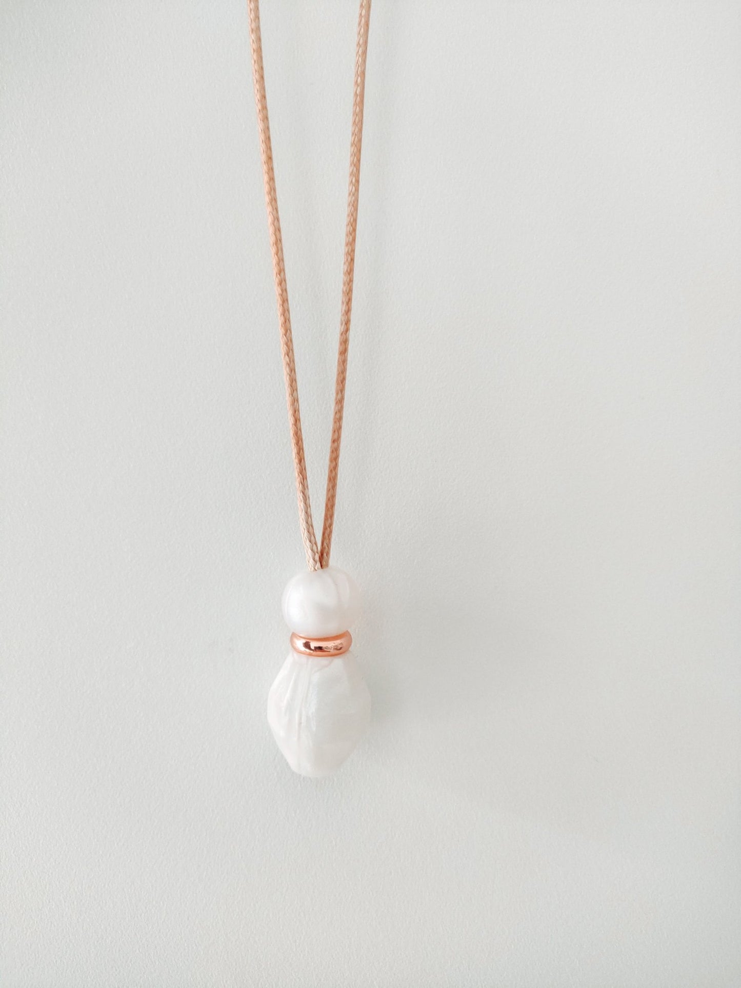 Pearl Drop breastfeeding necklace - Blossy